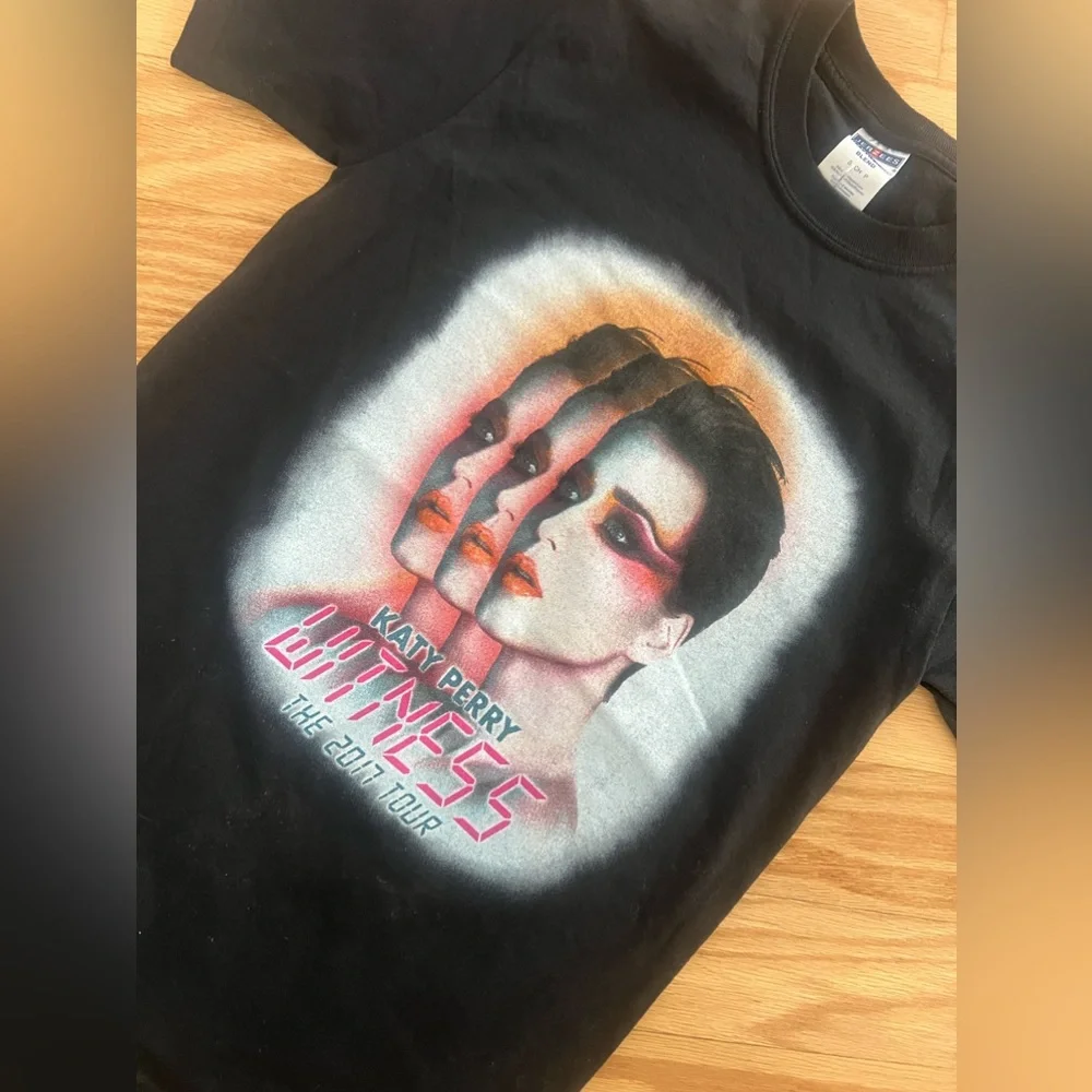 Katy Perry 2017 Witness tour shirt size small - Picture 2 of 4